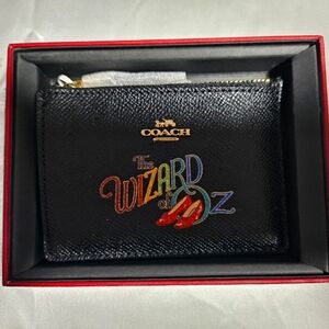 Wizard of Oz Coach ID Wallet Collectible ￼